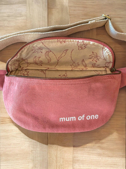 Banane rose brodée “mum of one”