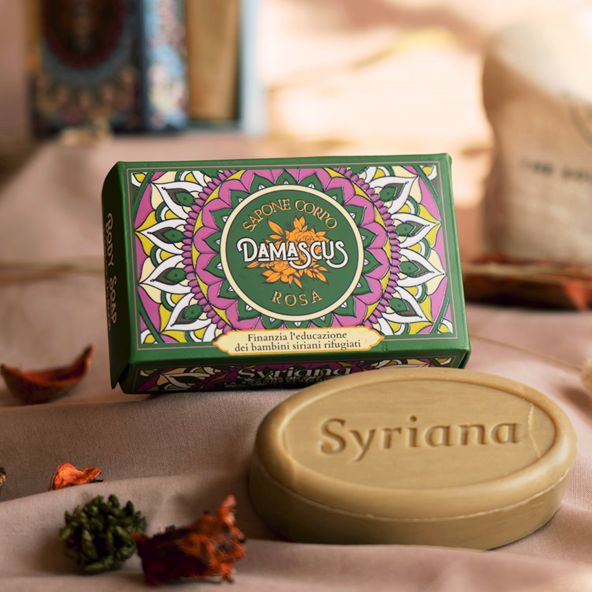 Savon d'Alep parfumé à la rose de Damas, musc noir, oud et ambre