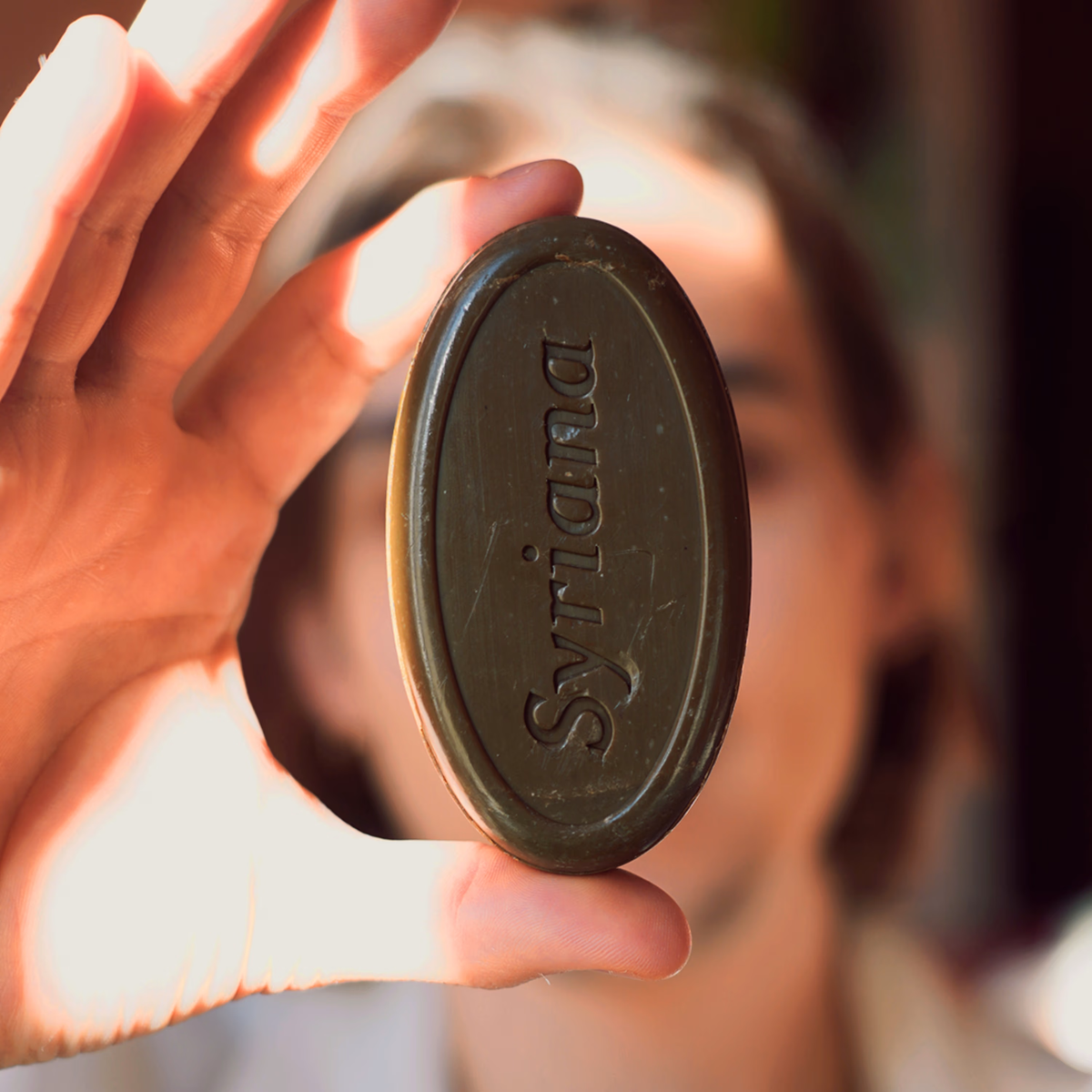 Savon d'Alep parfumé à la rose de Damas, musc noir, oud et ambre