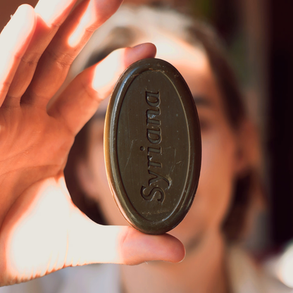Savon d'Alep parfumé à la rose de Damas, musc noir, oud et ambre